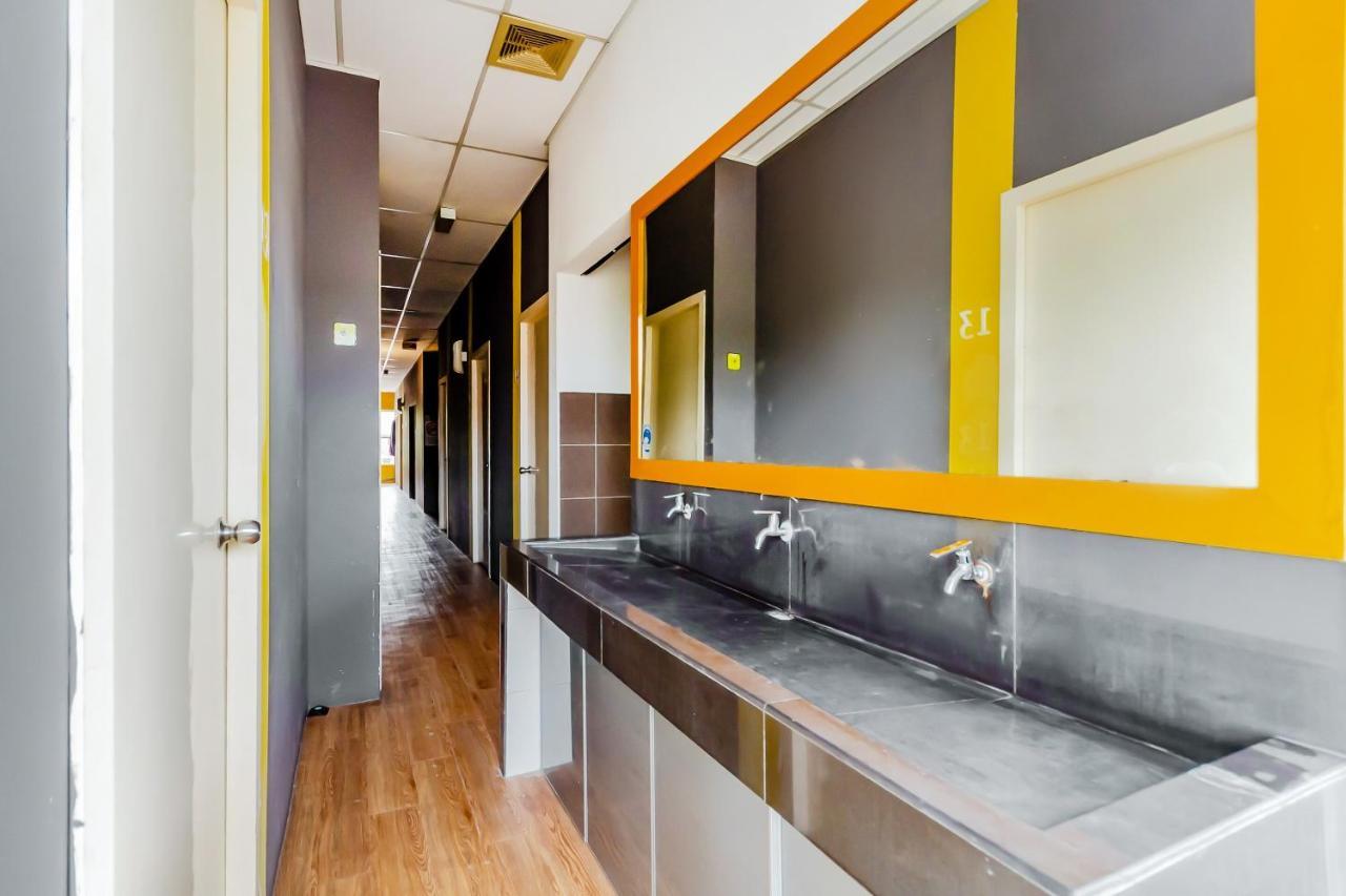 Spot On 89816 Warm Blanket Hotel Johor Bahru Exterior foto